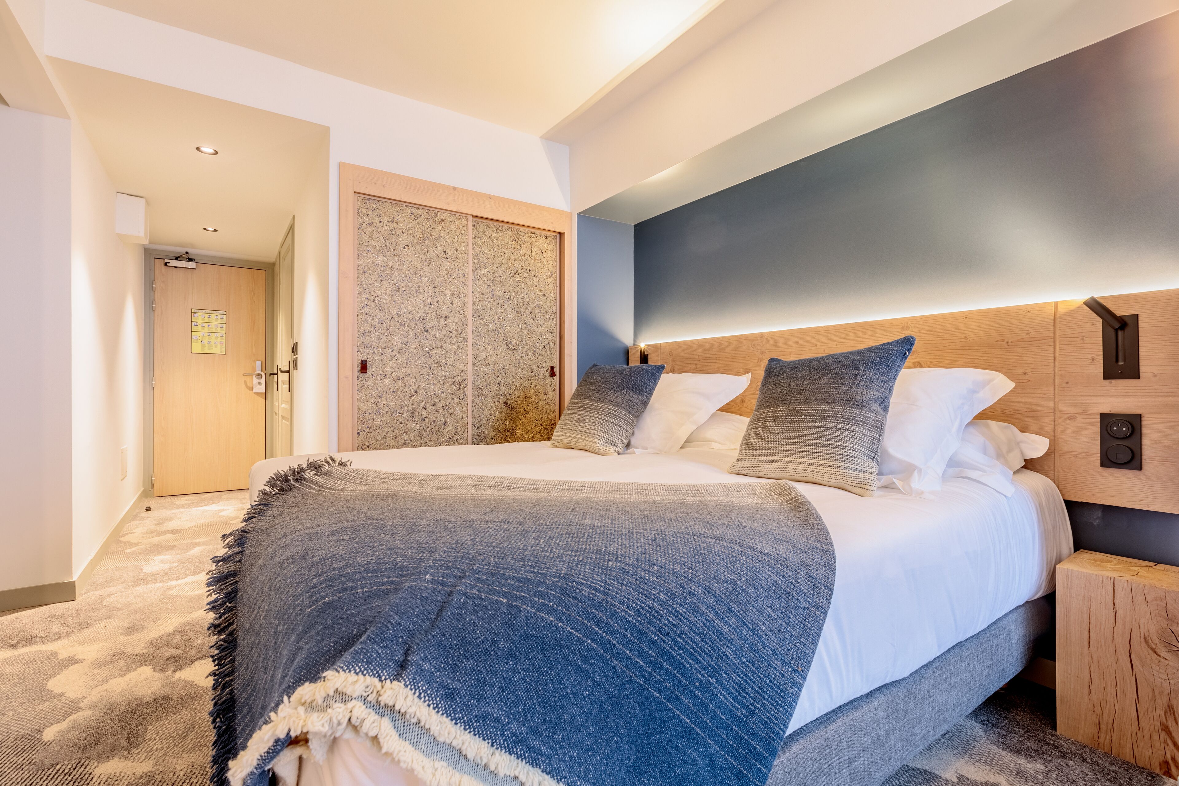 Zimmersafe, Schreibtisch, kostenloses WLAN, Bettwäsche