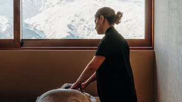 Couples treatment room(s), sauna, hot tub, body treatments