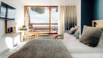 Superior Quadruple Room | In-room safe, desk, free WiFi, bed sheets