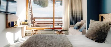 Chambre Quadruple Supérieure | Coffres-forts dans les chambres, bureau, Wi-Fi gratuit, draps fournis