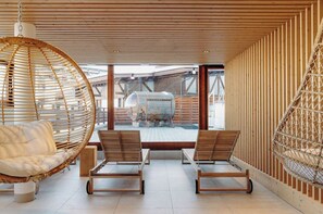 Salas de tratamiento para parejas, un sauna, una bañera de hidromasaje