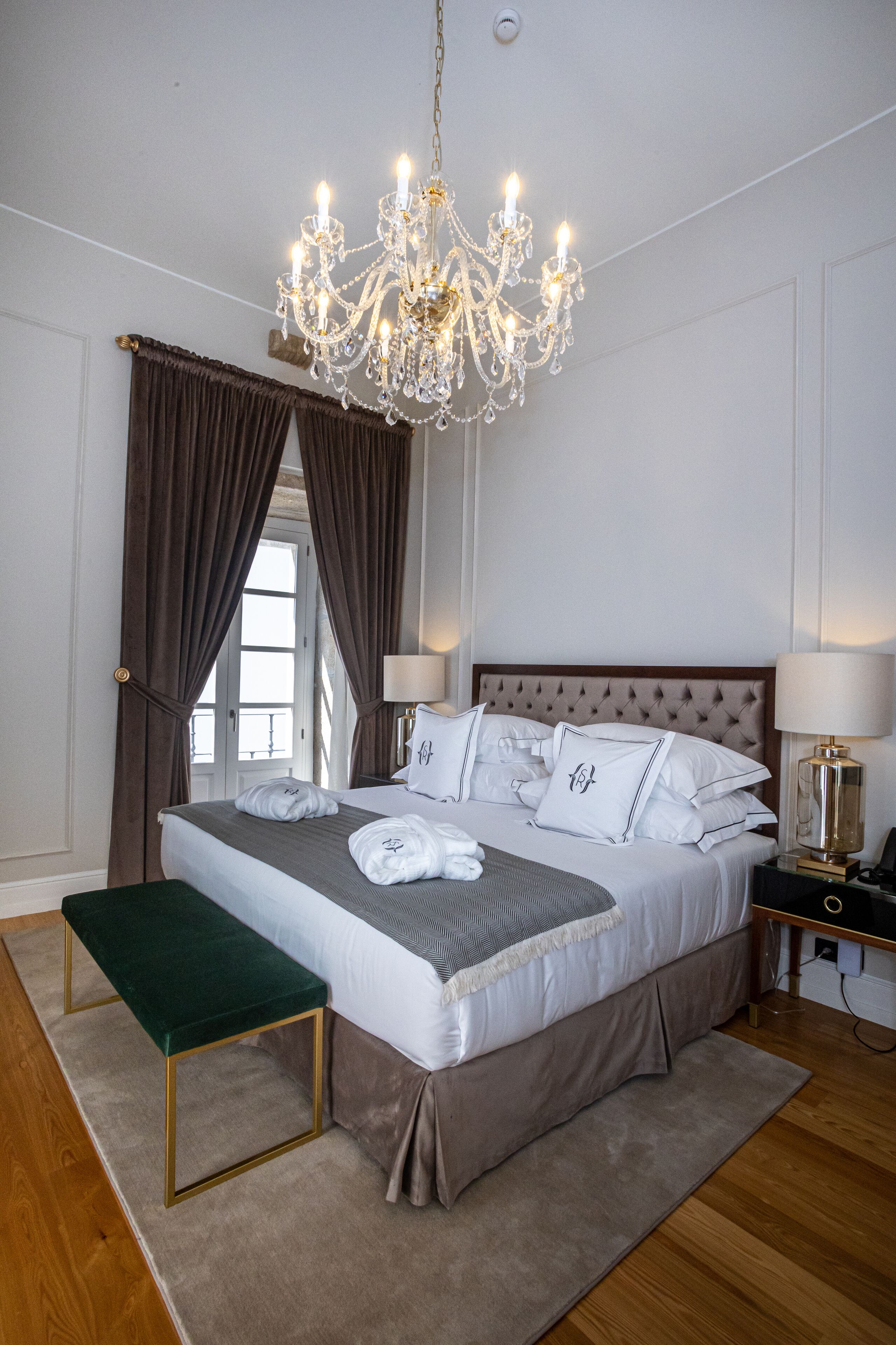 Solar do Requeijo Master Suite | Minibar, värdeförvaringsskåp på rummet och skrivbord