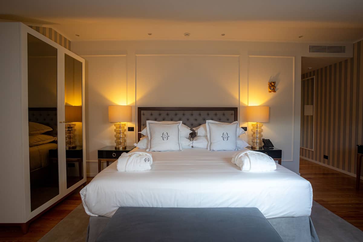 Minibar, in-room safe, desk, blackout drapes