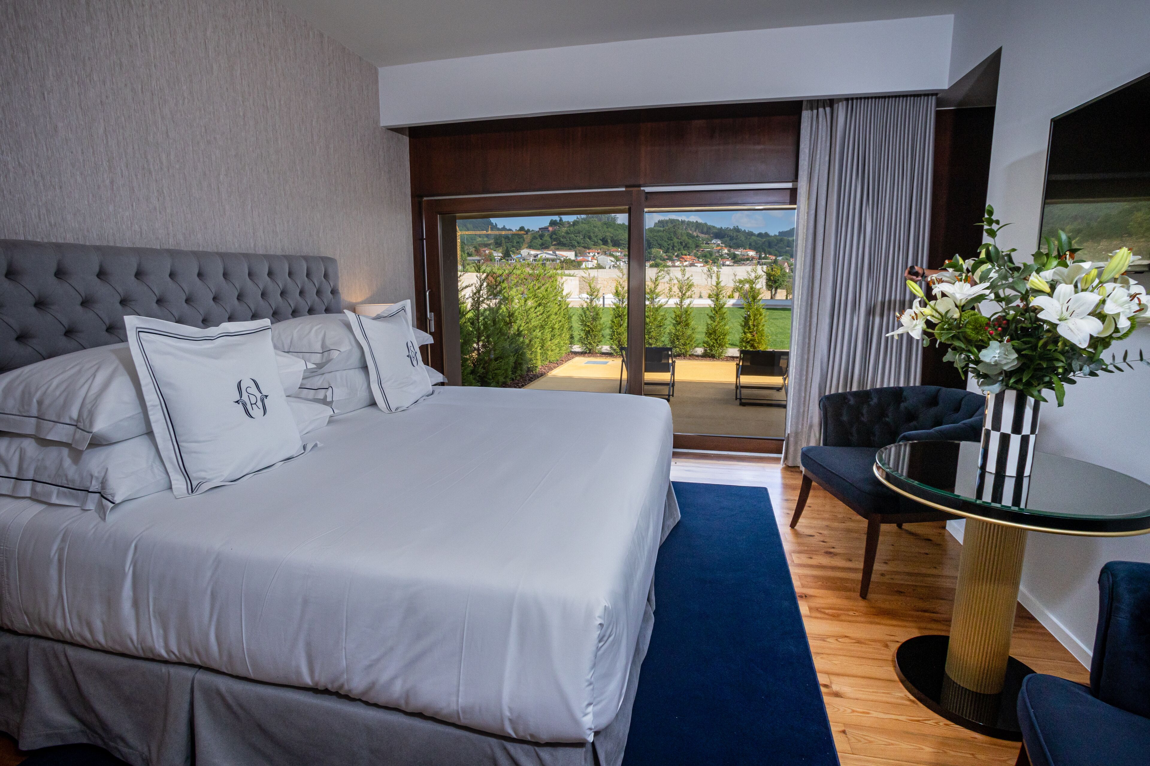 Terrace Garden Royal | Minibar, safe på rommet, skrivebord og blendingsgardiner