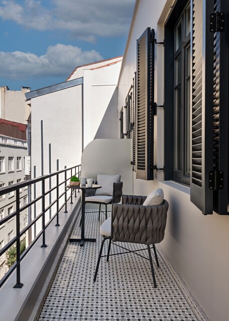 Gleam Collection Hotel - Image 15