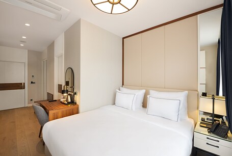 Gleam Collection Hotel - Image 40