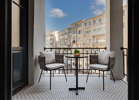 Gleam Collection Hotel - Image 3