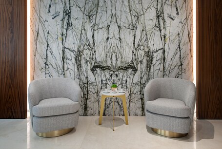 Gleam Collection Hotel - Image 4