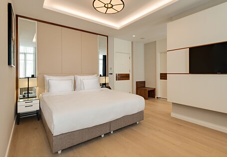Gleam Collection Hotel - Image 45