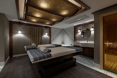 Gleam Collection Hotel - Image 2