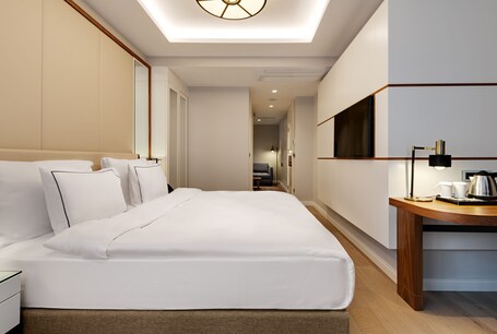 Gleam Collection Hotel - Image 38