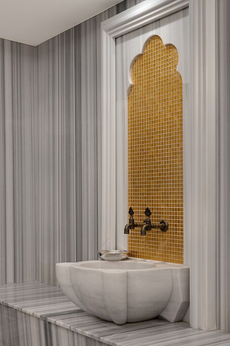 Gleam Collection Hotel - Image 18