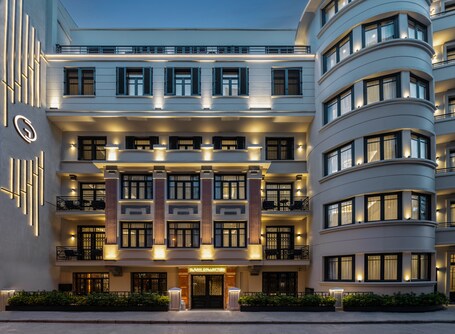 Gleam Collection Hotel - Image 1