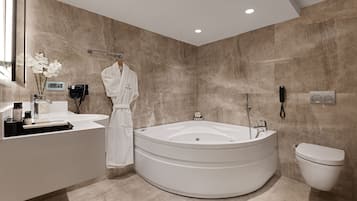 Family Suite | Bathroom