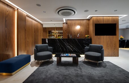 Gleam Collection Hotel - Image 25