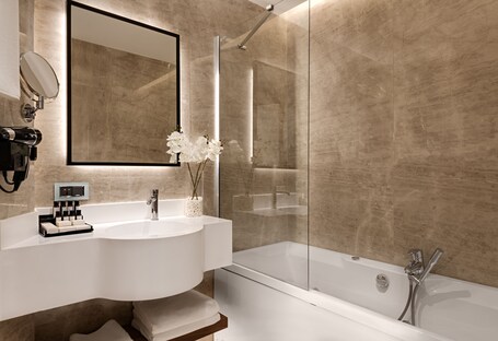 Gleam Collection Hotel - Image 21