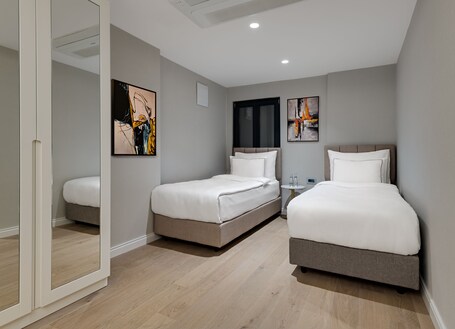Gleam Collection Hotel - Image 29
