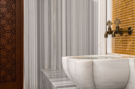 Gleam Collection Hotel - Image 11