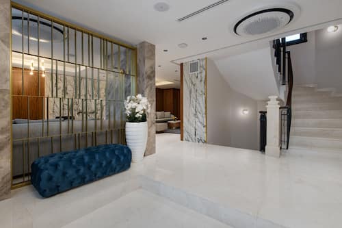Lobby-Lounge