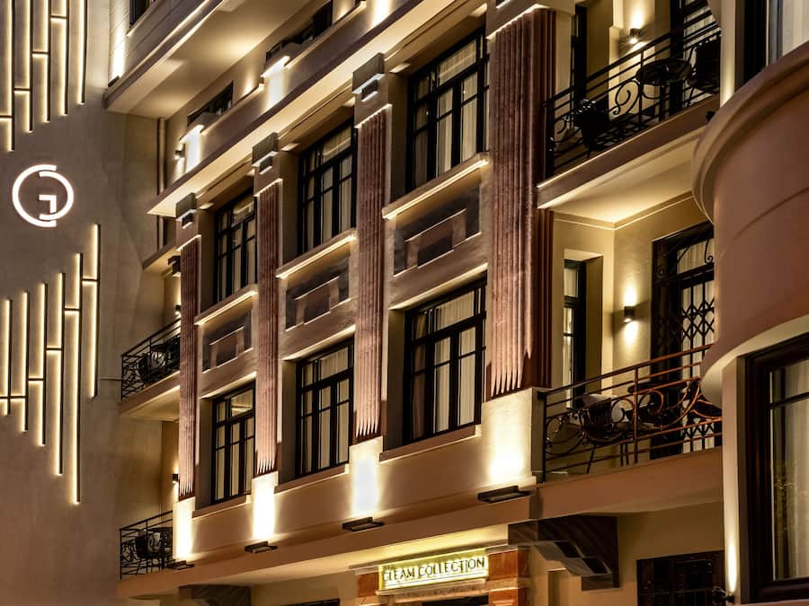 Fachada de la propiedad por la tarde o noche