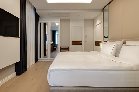 Gleam Collection Hotel - Image 31