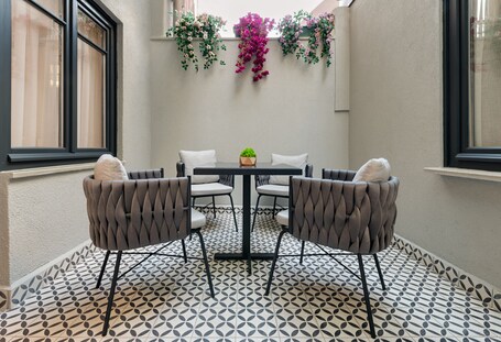 Gleam Collection Hotel - Image 9