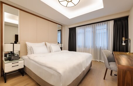 Gleam Collection Hotel - Image 49