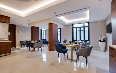 Gleam Collection Hotel - Image 20