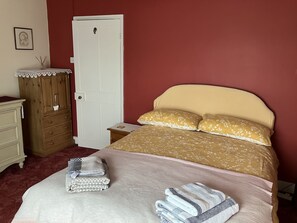 House, 2 Queen Beds | 2 bedrooms, free WiFi, bed sheets - Old Sea Captains House 2 Bedroom Littlehampton (Littlehampton)