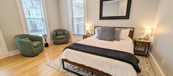Cozy downtown Manchester 1-bedroom apartment