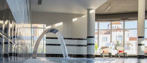 Piscine couverte, piscine extérieure (ouverte en saison)