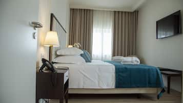 1 bedroom, minibar, desk, laptop workspace