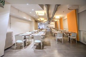 Free daily English breakfast - Casa Per Ferie Ravasco San Pietro (Rome)