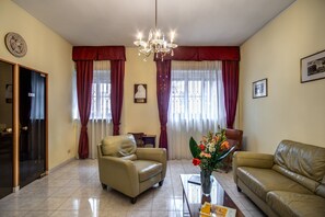 Lobby sitting area - Casa Per Ferie Ravasco San Pietro (Rome)