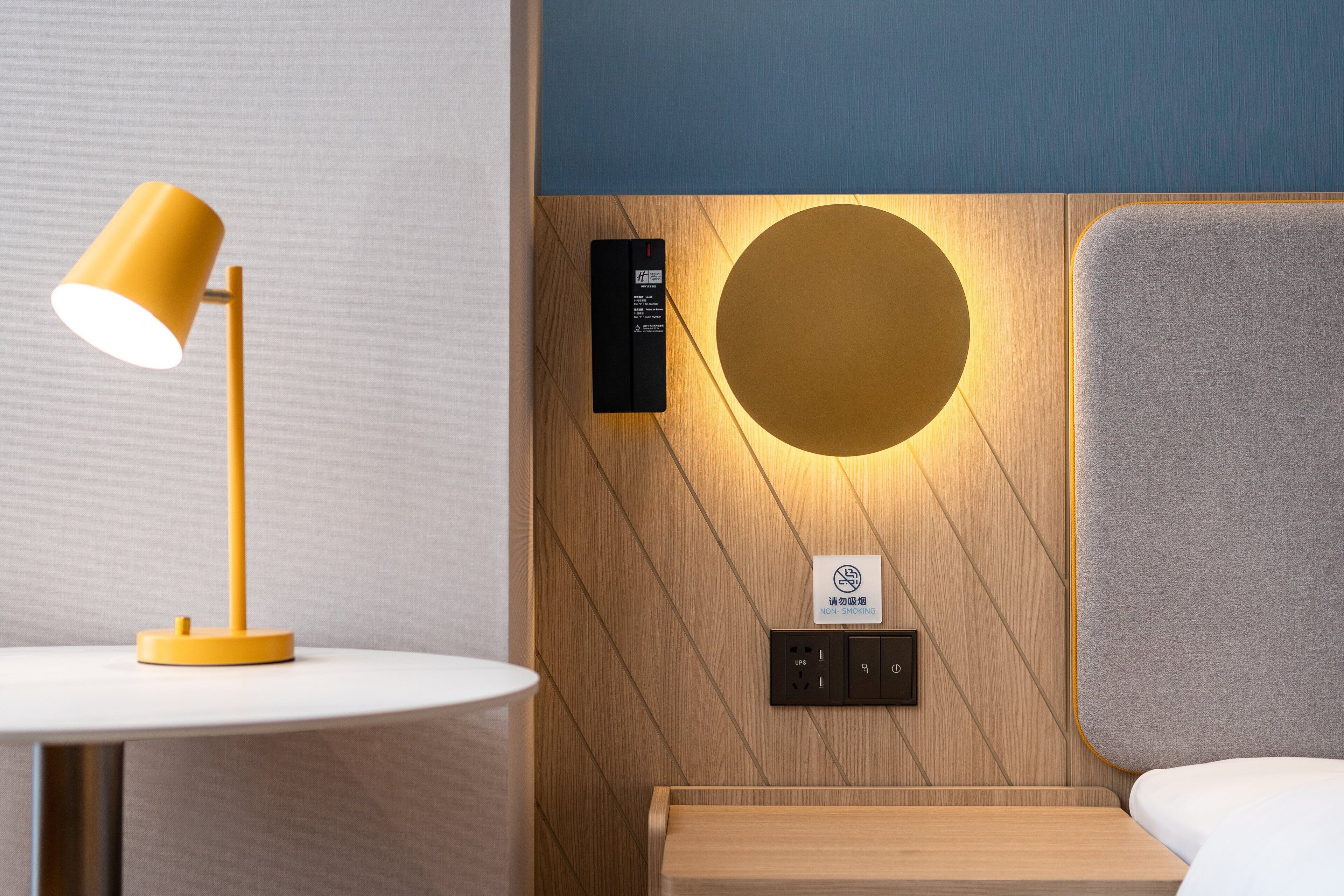 Desk, soundproofing, free WiFi, bed sheets