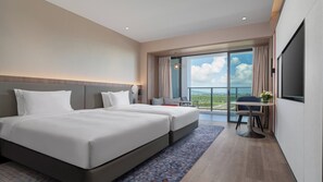 Desk, soundproofing, free WiFi, bed sheets