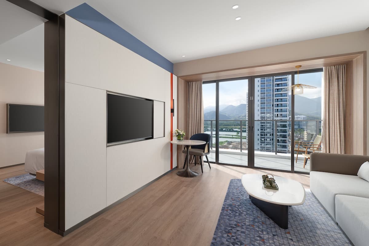 Suite, 1 Bedroom (Hot Spring) | Desk, soundproofing, free WiFi, bed sheets