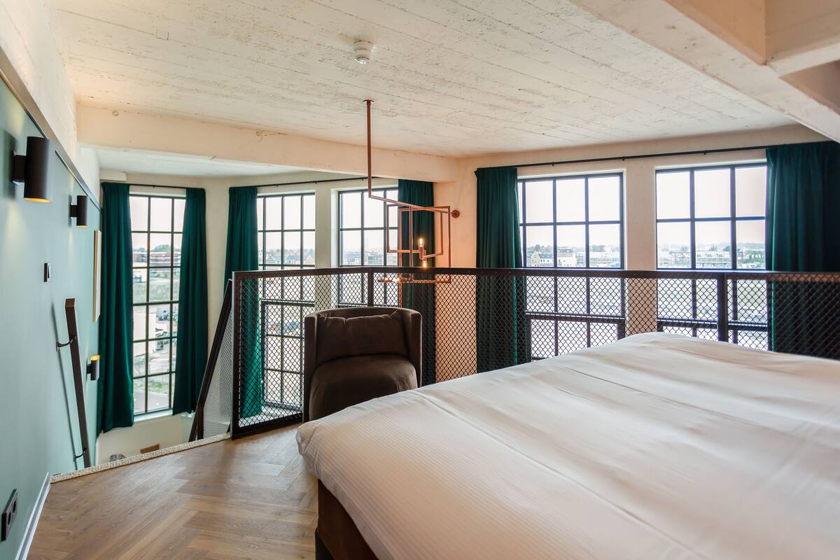 Duplex Suite Royale - no pets allowed | ตู้นิรภัยในห้องพัก, ห้องเก็บเสียง, Wi-Fi ฟรี, ผ้าปูที่นอน