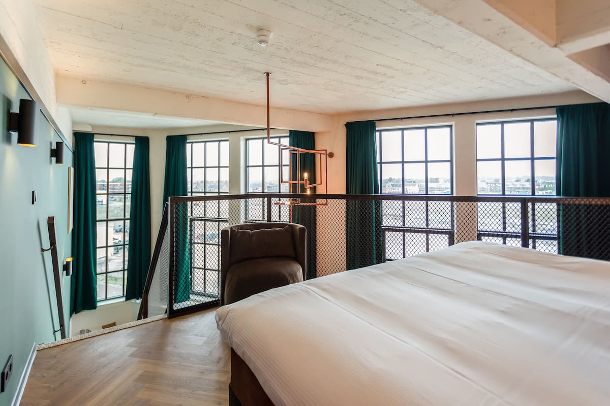 1 bedroom, in-room safe, soundproofing, free WiFi