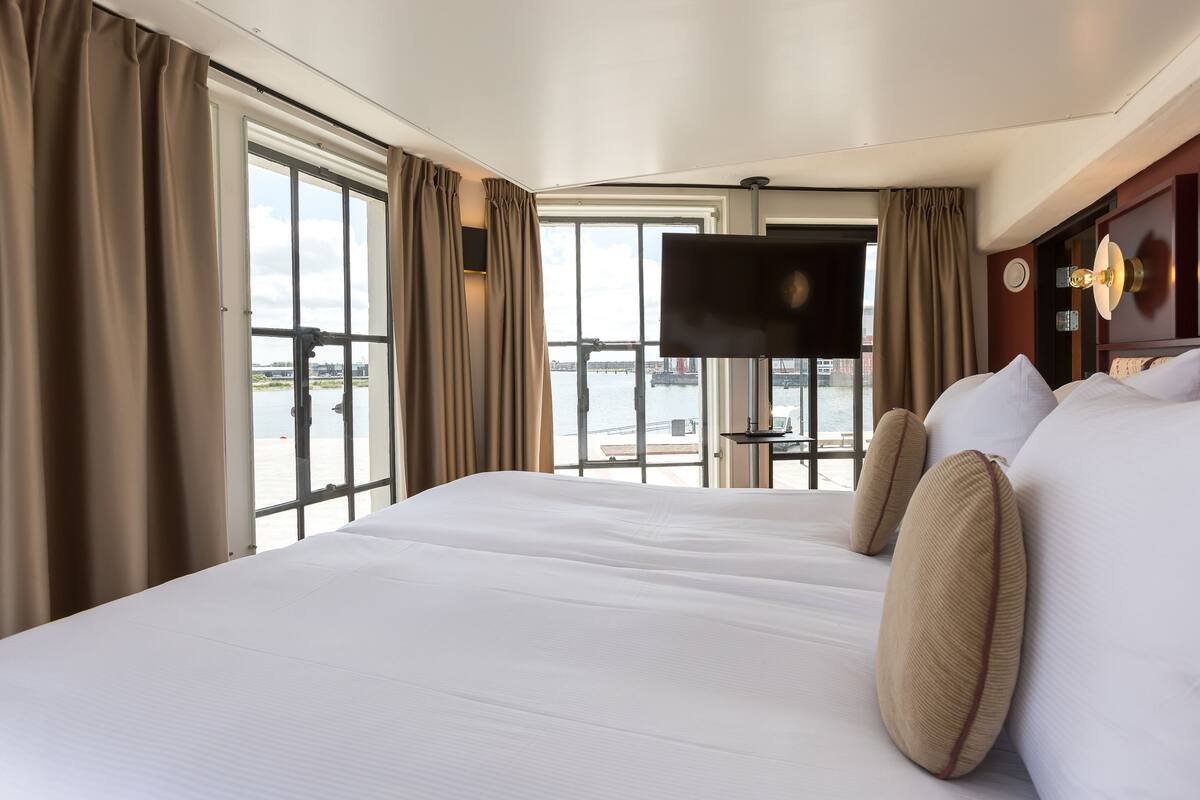 Suite 4P - no pets allowed | ตู้นิรภัยในห้องพัก, ห้องเก็บเสียง, Wi-Fi ฟรี, ผ้าปูที่นอน