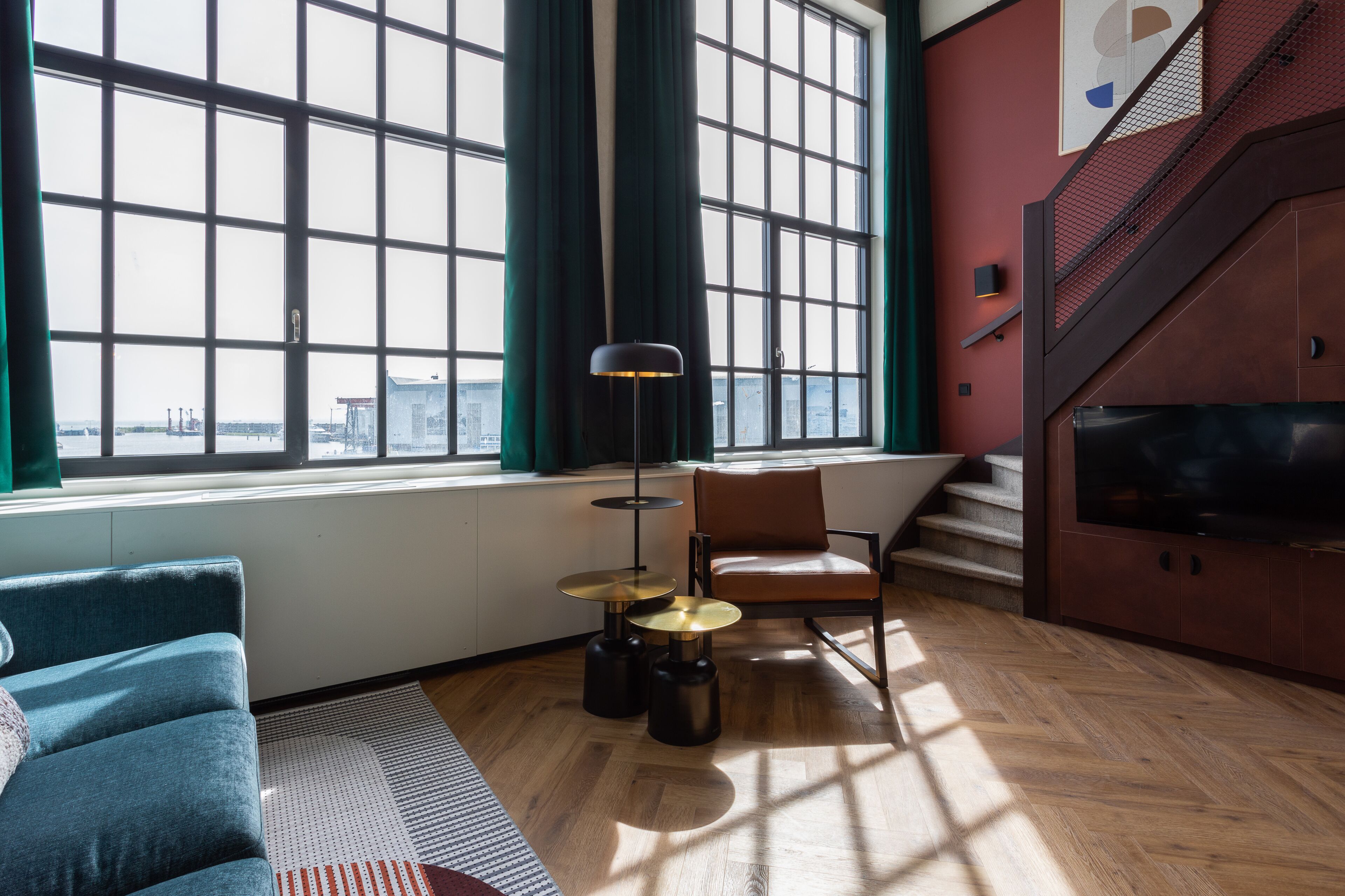 Superior Suite 4P | Woonruimte | Een smart-tv