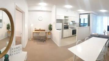 Apartamento básico, 1 cama Queen | Parte interna