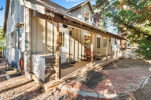 Exterior - Happy Hours (Big Bear Lake)