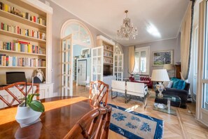 Smart TV, books, stereo - Lovely apartment with furnished terrace (Torino)