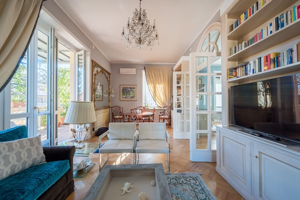 Smart-TV, BĂŒcher, Stereoanlage