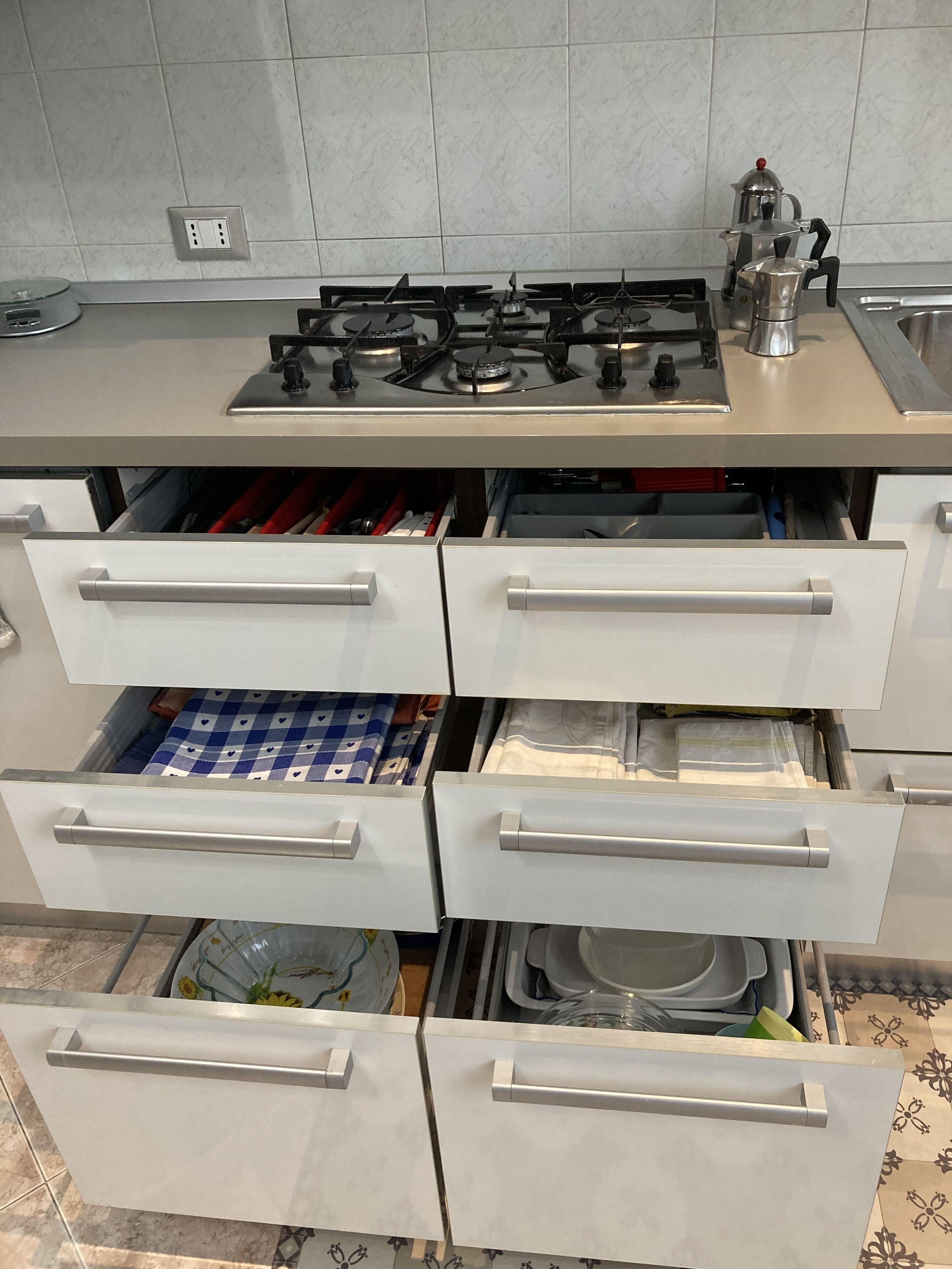 Fridge, oven, stovetop, dishwasher