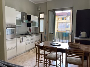 Réfrigérateur, four, plaque de cuisson, lave-vaisselle