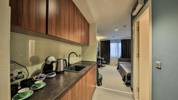 Superior Studio Suite | Private kitchen