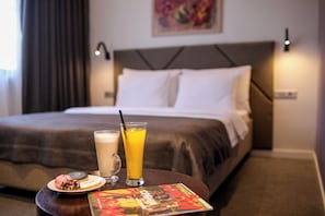 Standard Double Room | Premium bedding, minibar, in-room safe, desk