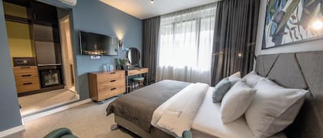 Deluxe Double Room | 1 bedroom, premium bedding, minibar, in-room safe